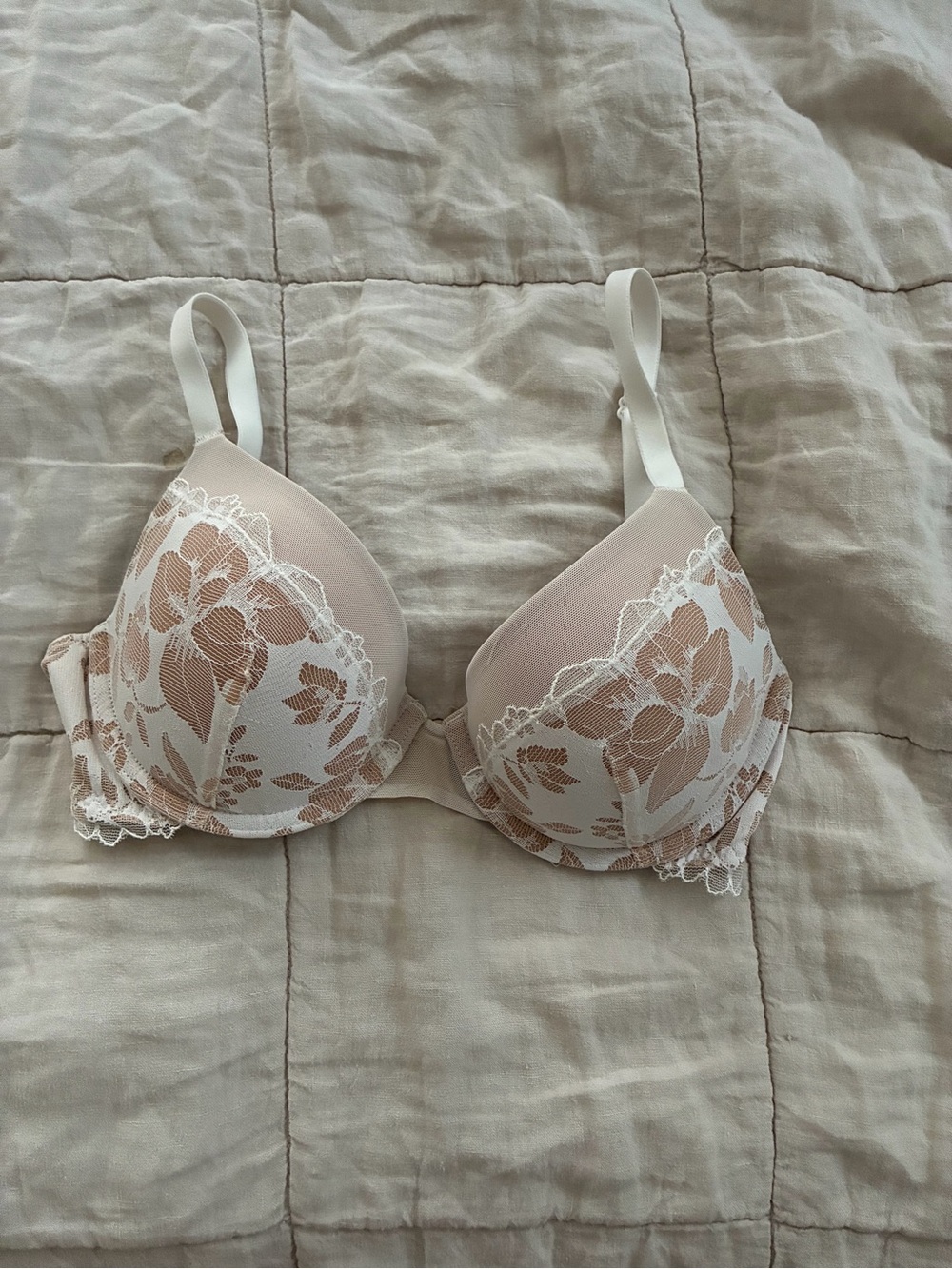 Victoria's Secret Beige and White Floral Lace Push-Up Bra NWOT